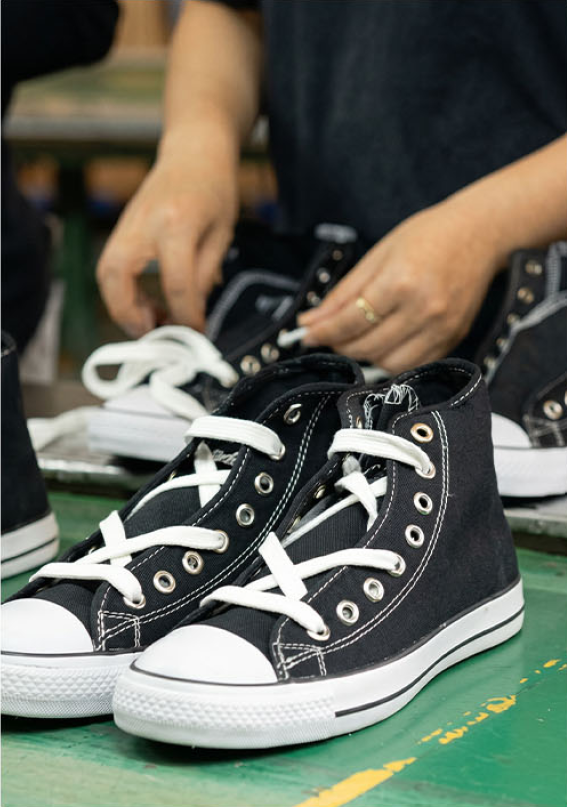Craftsman stitching leather upper